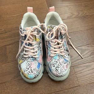 Buffalo floral sneakers